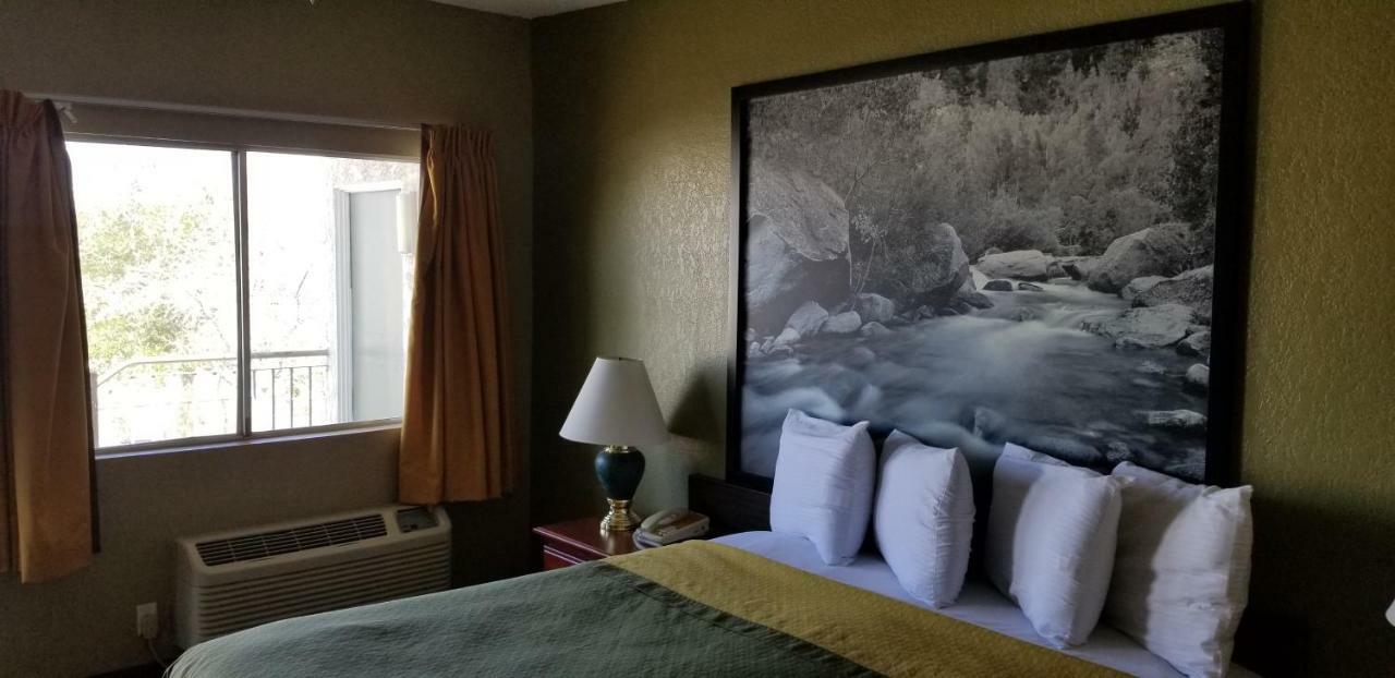 Super 8 By Wyndham Motel Ridgecrest